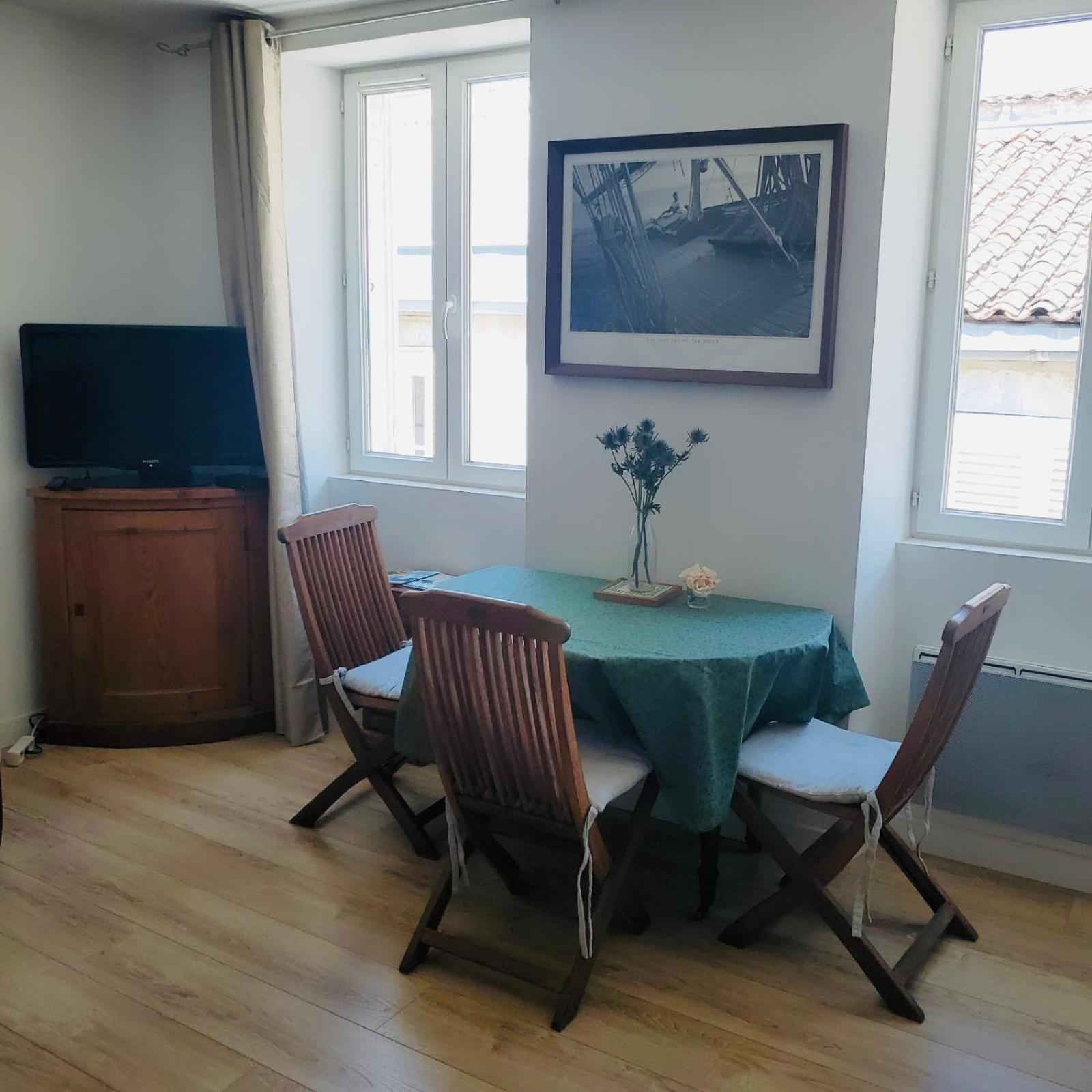 Les Mariettes Apartment ลาโรแชล ภายนอก รูปภาพ